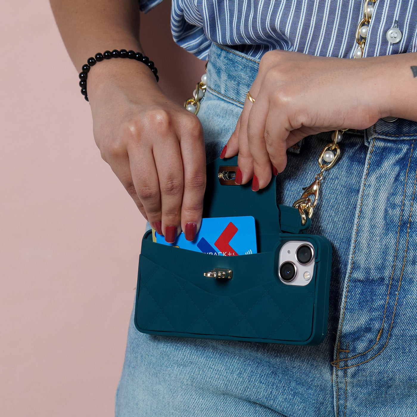 Why More Women Are Using Wallets Instead of a Purse - Watson Wolfe